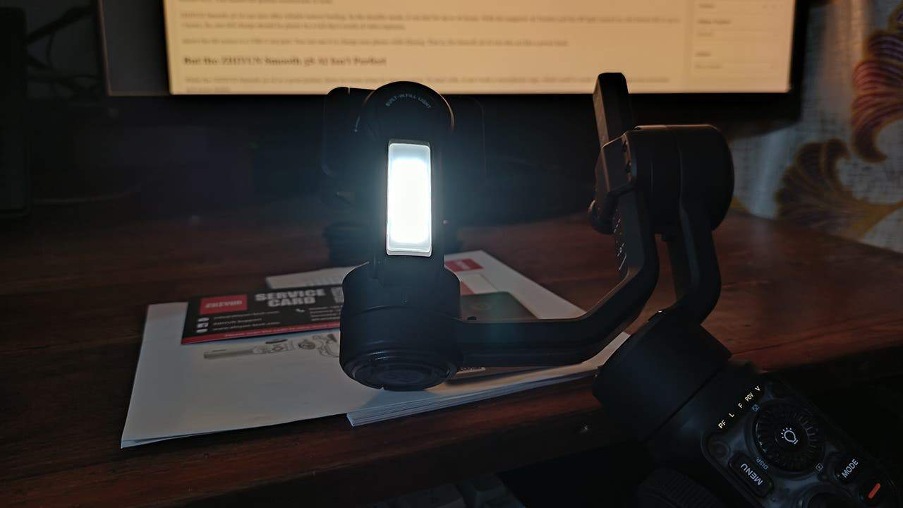 Built-in lights of ZHIYUN Smooth 5S AI